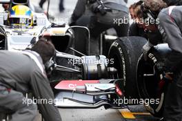 Esteban Gutierrez (MEX) Sauber C32 practices a pit stop. 28.02.2013. Formula One Testing, Day One, Barcelona, Spain.