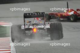 Mark Webber (AUS) Red Bull Racing RB9 chases Felipe Massa (BRA) Ferrari F138. 28.02.2013. Formula One Testing, Day One, Barcelona, Spain.