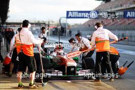 Paul di Resta (GBR) Sahara Force India VJM06 in the pits. 28.02.2013. Formula One Testing, Day One, Barcelona, Spain.