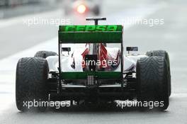 Jean-Eric Vergne (FRA) Scuderia Toro Rosso STR8 running flow-vis paint on the rear wing. 28.02.2013. Formula One Testing, Day One, Barcelona, Spain.