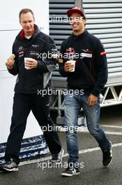 (L to R): Paul Monaghan (GBR) Red Bull Racing Chief Engineer with Daniel Ricciardo (AUS) Scuderia Toro Rosso. 23.08.2013. Formula 1 World Championship, Rd 11, Belgian Grand Prix, Spa Francorchamps, Belgium, Practice Day.