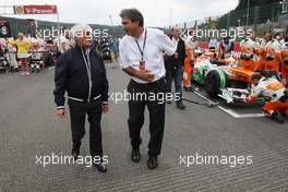 (L to R): Bernie Ecclestone (GBR) CEO Formula One Group (FOM) and Pasquale Lattuneddu (ITA) of the FOM on the grid. 25.08.2013. Formula 1 World Championship, Rd 11, Belgian Grand Prix, Spa Francorchamps, Belgium, Race Day.