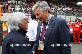 (L to R): Bernie Ecclestone (GBR) CEO Formula One Group (FOM) with Didier Reynders (BEL) Politician on the grid. 25.08.2013. Formula 1 World Championship, Rd 11, Belgian Grand Prix, Spa Francorchamps, Belgium, Race Day.