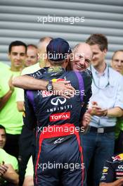Race winner Sebastian Vettel (GER) Red Bull Racing celebrates with Adrian Newey (GBR) Red Bull Racing Chief Technical Officer and the team. 25.08.2013. Formula 1 World Championship, Rd 11, Belgian Grand Prix, Spa Francorchamps, Belgium, Race Day.