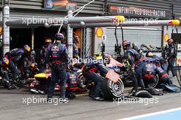 Mark Webber (AUS) Red Bull Racing RB9 makes a pit stop. 25.08.2013. Formula 1 World Championship, Rd 11, Belgian Grand Prix, Spa Francorchamps, Belgium, Race Day.