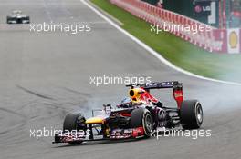 Sebastian Vettel (GER) Red Bull Racing RB9 locks up under braking. 25.08.2013. Formula 1 World Championship, Rd 11, Belgian Grand Prix, Spa Francorchamps, Belgium, Race Day.