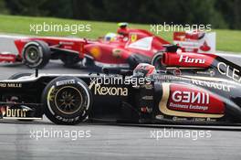 Kimi Raikkonen (FIN) Lotus F1 E21 runs out of brakes and retires from the race after battling for position with Felipe Massa (BRA) Ferrari F138. 25.08.2013. Formula 1 World Championship, Rd 11, Belgian Grand Prix, Spa Francorchamps, Belgium, Race Day.