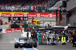 Lewis Hamilton (GBR) Mercedes AMG F1 W04 makes a pit stop. 25.08.2013. Formula 1 World Championship, Rd 11, Belgian Grand Prix, Spa Francorchamps, Belgium, Race Day.