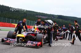 Sebastian Vettel (GER) Red Bull Racing RB9 on the grid. 25.08.2013. Formula 1 World Championship, Rd 11, Belgian Grand Prix, Spa Francorchamps, Belgium, Race Day.