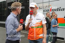 (L to R): Simon Lazenby (GBR) Sky Sports F1 TV Presenter with Paul di Resta (GBR) Sahara Force India F1. 24.08.2013. Formula 1 World Championship, Rd 11, Belgian Grand Prix, Spa Francorchamps, Belgium, Qualifying Day.