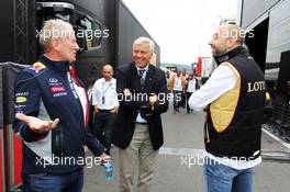 (L to R): Dr Helmut Marko (AUT) Red Bull Motorsport Consultant with Francios Cornelis (BEL) President of Royal Automobile Club of Belgium and Gerard Lopez (FRA) Genii Capital. 24.08.2013. Formula 1 World Championship, Rd 11, Belgian Grand Prix, Spa Francorchamps, Belgium, Qualifying Day.