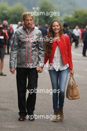Jenson Button (GBR) McLaren with his girlfriend Jessica Michibata (JPN). 25.08.2013. Formula 1 World Championship, Rd 11, Belgian Grand Prix, Spa Francorchamps, Belgium, Race Day.