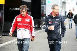 (L to R): Fernando Alonso (ESP) Ferrari with Paul Monaghan (GBR) Red Bull Racing Chief Engineer. 25.08.2013. Formula 1 World Championship, Rd 11, Belgian Grand Prix, Spa Francorchamps, Belgium, Race Day.