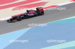 Jean-Eric Vergne (FRA) Scuderia Toro Rosso STR8. 19.04.2013. Formula 1 World Championship, Rd 4, Bahrain Grand Prix, Sakhir, Bahrain, Practice Day