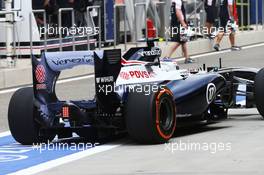 Valtteri Bottas (FIN) Williams FW35 running flow-vis paint on the rear wing. 19.04.2013. Formula 1 World Championship, Rd 4, Bahrain Grand Prix, Sakhir, Bahrain, Practice Day