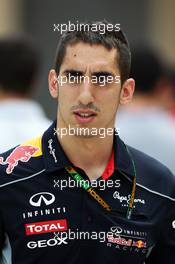 Sebastien Buemi (SUI) Red Bull Racing and Scuderia Toro Rosso Reserve Driver. 19.04.2013. Formula 1 World Championship, Rd 4, Bahrain Grand Prix, Sakhir, Bahrain, Practice Day