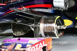 Mark Webber (AUS) Red Bull Racing RB9 brake hub. 19.04.2013. Formula 1 World Championship, Rd 4, Bahrain Grand Prix, Sakhir, Bahrain, Practice Day