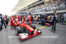 Fernando Alonso (ESP) Ferrari F138 on the grid. 21.04.2013. Formula 1 World Championship, Rd 4, Bahrain Grand Prix, Sakhir, Bahrain, Race Day