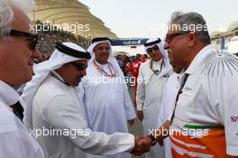Dr. Vijay Mallya (IND) Sahara Force India F1 Team Owner with HRH Prince Salman bin Hamad Al Khalifa, Crown Prince of Bahrain on the grid. 21.04.2013. Formula 1 World Championship, Rd 4, Bahrain Grand Prix, Sakhir, Bahrain, Race Day