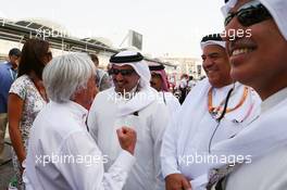 Bernie Ecclestone (GBR) CEO Formula One Group (FOM) with HRH Prince Salman bin Hamad Al Khalifa, Crown Prince of Bahrain on the grid. 21.04.2013. Formula 1 World Championship, Rd 4, Bahrain Grand Prix, Sakhir, Bahrain, Race Day