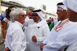Bernie Ecclestone (GBR) CEO Formula One Group (FOM) with HRH Prince Salman bin Hamad Al Khalifa, Crown Prince of Bahrain on the grid. 21.04.2013. Formula 1 World Championship, Rd 4, Bahrain Grand Prix, Sakhir, Bahrain, Race Day