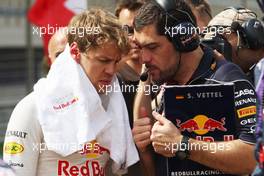 Sebastian Vettel (GER) Red Bull Racing with Guillaume Rocquelin (ITA) Red Bull Racing Race Engineer on the grid. 21.04.2013. Formula 1 World Championship, Rd 4, Bahrain Grand Prix, Sakhir, Bahrain, Race Day