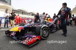 Sebastian Vettel (GER) Red Bull Racing RB9 on the grid. 21.04.2013. Formula 1 World Championship, Rd 4, Bahrain Grand Prix, Sakhir, Bahrain, Race Day