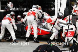 Jenson Button (GBR) McLaren MP4-28 makes a pit stop. 21.04.2013. Formula 1 World Championship, Rd 4, Bahrain Grand Prix, Sakhir, Bahrain, Race Day