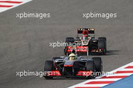 Sergio Perez (MEX) McLaren MP4-28 leads Kimi Raikkonen (FIN) Lotus F1 E21. 21.04.2013. Formula 1 World Championship, Rd 4, Bahrain Grand Prix, Sakhir, Bahrain, Race Day