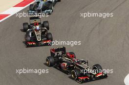 Kimi Raikkonen (FIN) Lotus F1 E21 leads Romain Grosjean (FRA) Lotus F1 E21. 21.04.2013. Formula 1 World Championship, Rd 4, Bahrain Grand Prix, Sakhir, Bahrain, Race Day