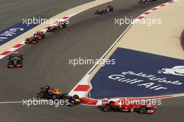 Felipe Massa (BRA) Ferrari F138 leads Mark Webber (AUS) Red Bull Racing RB9. 21.04.2013. Formula 1 World Championship, Rd 4, Bahrain Grand Prix, Sakhir, Bahrain, Race Day