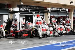 Sergio Perez (MEX) McLaren MP4-28 makes a pit stop. 21.04.2013. Formula 1 World Championship, Rd 4, Bahrain Grand Prix, Sakhir, Bahrain, Race Day