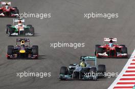 Nico Rosberg (GER) Mercedes AMG F1 W04 leads at the start of the race. 21.04.2013. Formula 1 World Championship, Rd 4, Bahrain Grand Prix, Sakhir, Bahrain, Race Day