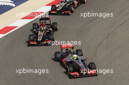 Sergio Perez (MEX) McLaren MP4-28. 21.04.2013. Formula 1 World Championship, Rd 4, Bahrain Grand Prix, Sakhir, Bahrain, Race Day