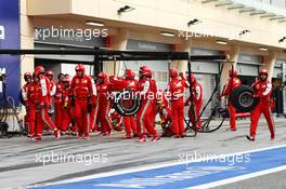 Ferrari pit stop. 21.04.2013. Formula 1 World Championship, Rd 4, Bahrain Grand Prix, Sakhir, Bahrain, Race Day