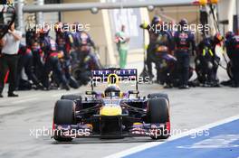 Sebastian Vettel (GER) Red Bull Racing RB9 makes a pit stop. 21.04.2013. Formula 1 World Championship, Rd 4, Bahrain Grand Prix, Sakhir, Bahrain, Race Day