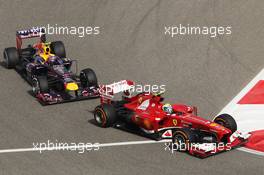 Felipe Massa (BRA) Ferrari F138 leads Mark Webber (AUS) Red Bull Racing RB9. 21.04.2013. Formula 1 World Championship, Rd 4, Bahrain Grand Prix, Sakhir, Bahrain, Race Day