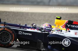 Pastor Maldonado (VEN) Williams FW35 battles for position with Mark Webber (AUS) Red Bull Racing RB9. 21.04.2013. Formula 1 World Championship, Rd 4, Bahrain Grand Prix, Sakhir, Bahrain, Race Day