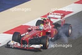 Felipe Massa (BRA) Ferrari F138 locks up under braking. 21.04.2013. Formula 1 World Championship, Rd 4, Bahrain Grand Prix, Sakhir, Bahrain, Race Day