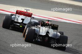Jenson Button (GBR) McLaren MP4-28 leads Romain Grosjean (FRA) Lotus F1 E21. 21.04.2013. Formula 1 World Championship, Rd 4, Bahrain Grand Prix, Sakhir, Bahrain, Race Day