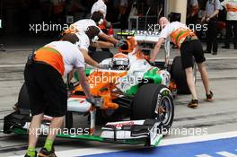 Adrian Sutil (GER) Sahara Force India VJM06 in the pits. 20.04.2013. Formula 1 World Championship, Rd 4, Bahrain Grand Prix, Sakhir, Bahrain, Qualifying Day