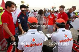 (L to R): Jenson Button (GBR) McLaren and Sergio Perez (MEX) McLaren sign autographs for the fans. 20.04.2013. Formula 1 World Championship, Rd 4, Bahrain Grand Prix, Sakhir, Bahrain, Qualifying Day