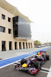 Sebastian Vettel (GER) Red Bull Racing RB9. 20.04.2013. Formula 1 World Championship, Rd 4, Bahrain Grand Prix, Sakhir, Bahrain, Qualifying Day