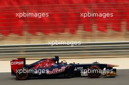 Jean-Eric Vergne (FRA) Scuderia Toro Rosso STR8. 20.04.2013. Formula 1 World Championship, Rd 4, Bahrain Grand Prix, Sakhir, Bahrain, Qualifying Day