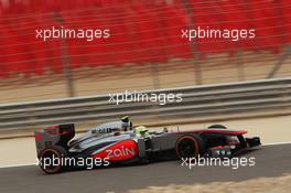 Sergio Perez (MEX) McLaren MP4-28. 20.04.2013. Formula 1 World Championship, Rd 4, Bahrain Grand Prix, Sakhir, Bahrain, Qualifying Day