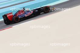Jean-Eric Vergne (FRA) Scuderia Toro Rosso STR8. 20.04.2013. Formula 1 World Championship, Rd 4, Bahrain Grand Prix, Sakhir, Bahrain, Qualifying Day
