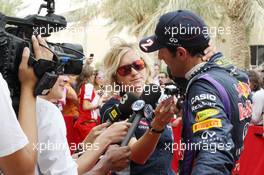 Mark Webber (AUS) Red Bull Racing with the media. 20.04.2013. Formula 1 World Championship, Rd 4, Bahrain Grand Prix, Sakhir, Bahrain, Qualifying Day