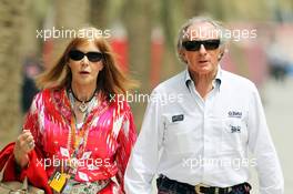 Jackie Stewart (GBR) with his wife Helen Stewart (GBR). 20.04.2013. Formula 1 World Championship, Rd 4, Bahrain Grand Prix, Sakhir, Bahrain, Qualifying Day