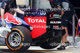 Sebastian Vettel (GER) Red Bull Racing RB9 rear wing. 20.04.2013. Formula 1 World Championship, Rd 4, Bahrain Grand Prix, Sakhir, Bahrain, Qualifying Day