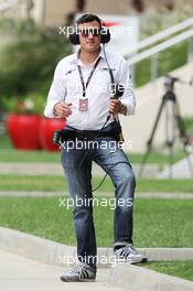 Will Buxton (GBR) NBS Sports Network TV Presenter. 20.04.2013. Formula 1 World Championship, Rd 4, Bahrain Grand Prix, Sakhir, Bahrain, Qualifying Day